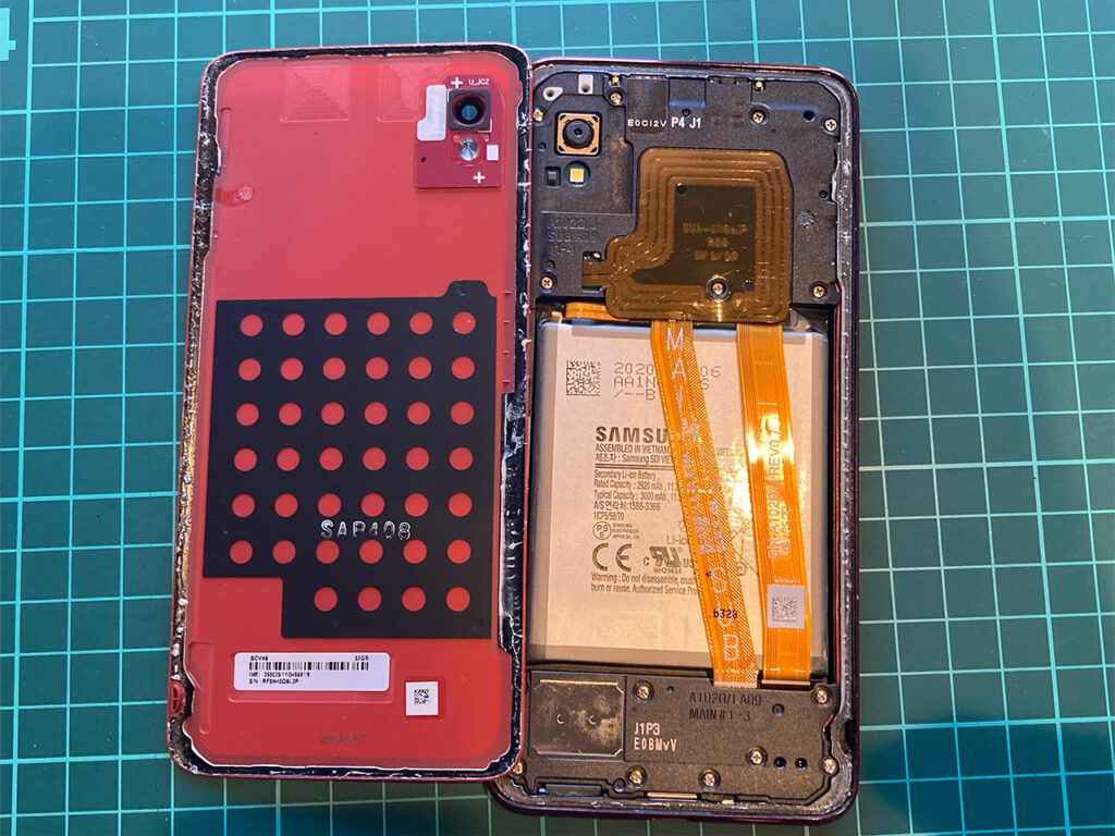 Galaxy A20の背面浮き修理の分解