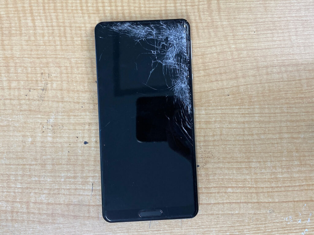 AQUOS sense 5 画面修理前