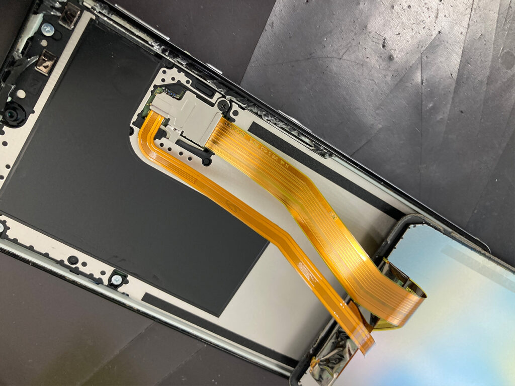 AQUOS sense 5 分解