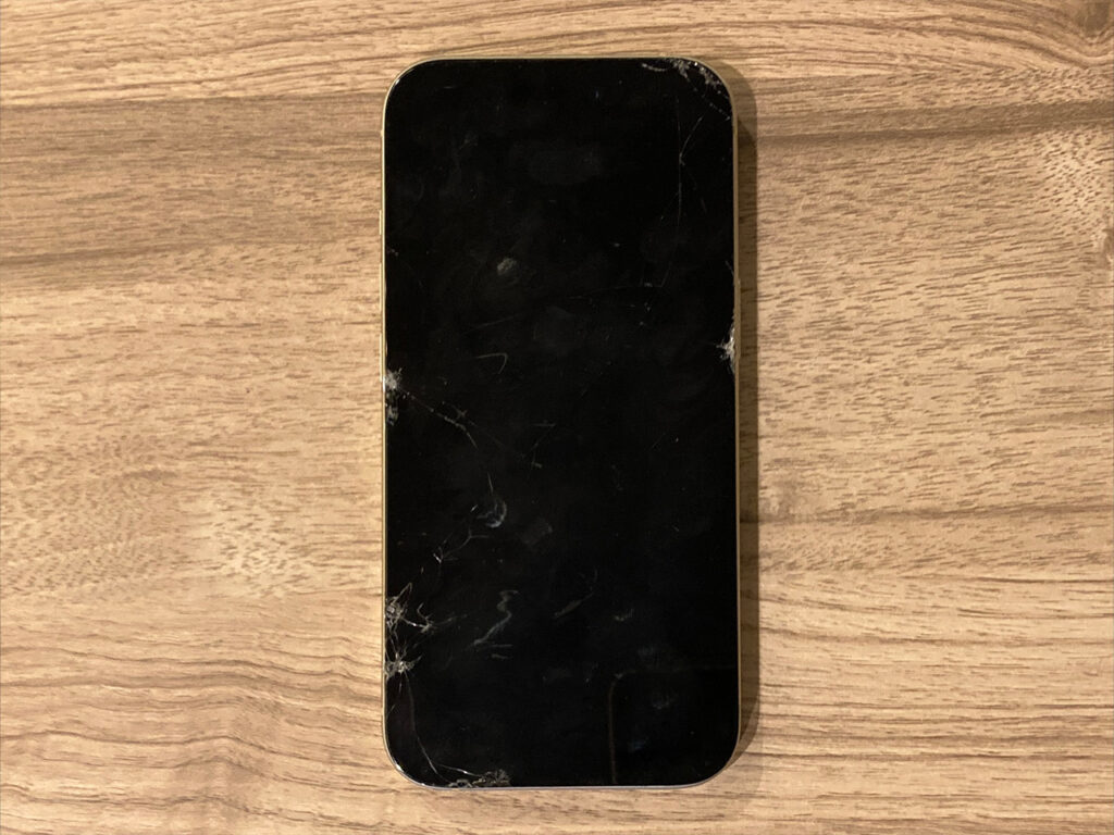 iPhone 15 画面修理前