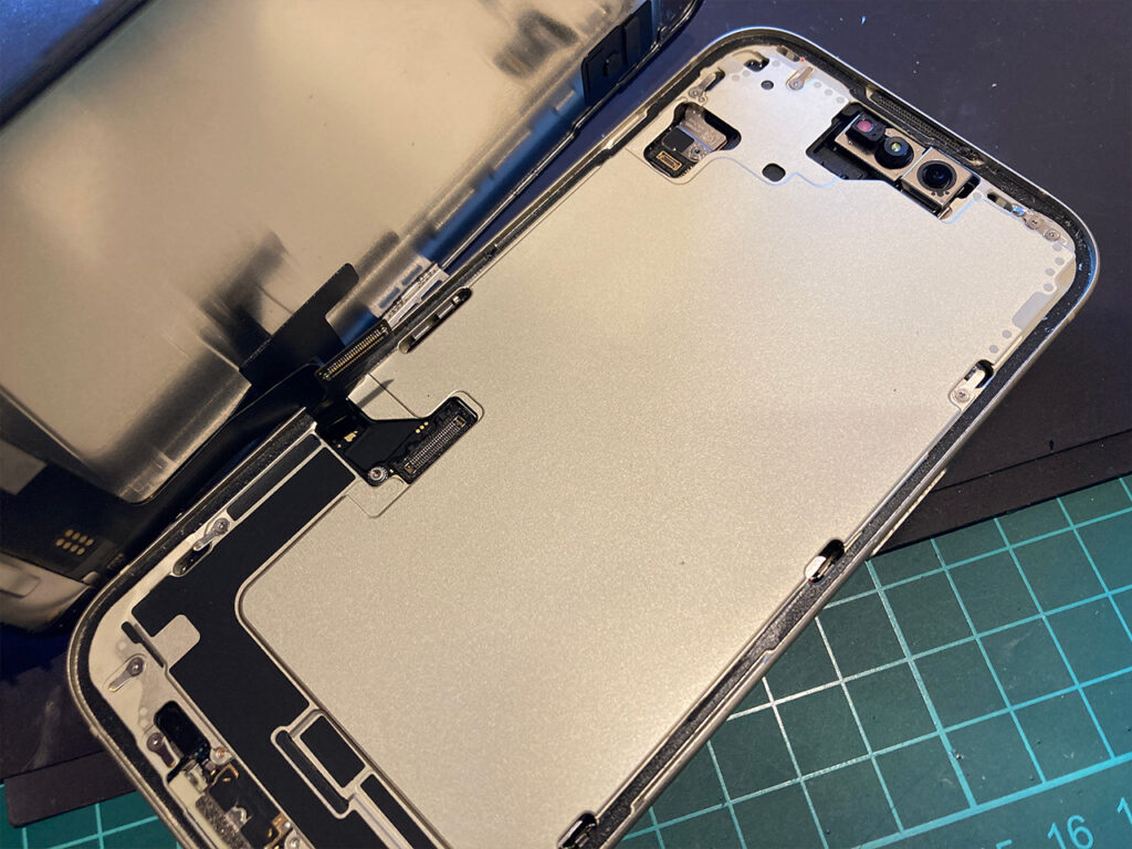 iPhone 15 画面修理