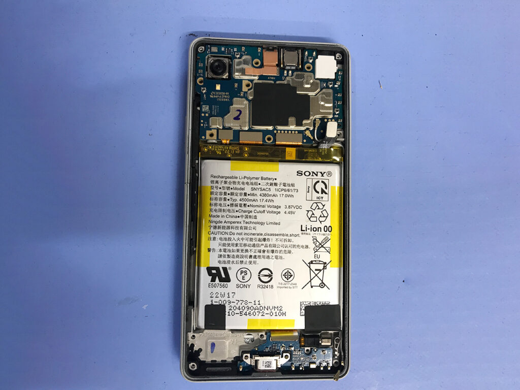 Xperia ACE Ⅲの分解1