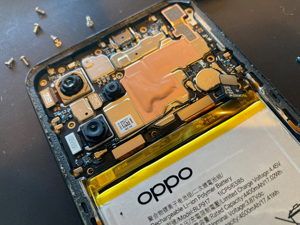 OPPO Reno 9aのバッテリー交換作業