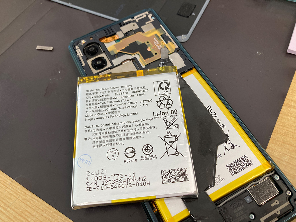 Xperia 5 Ⅲのバッテリー交換作業